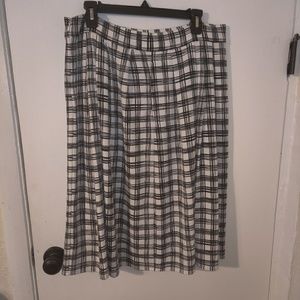 Black & white plaid skirt